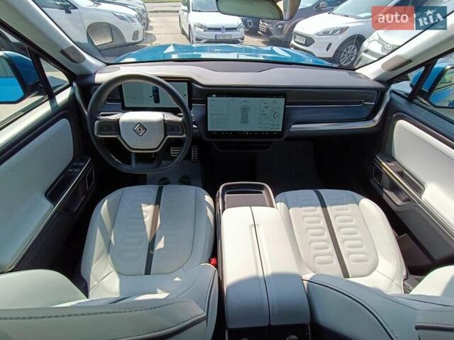 Серый Rivian R1S, объемом двигателя 0 л и пробегом 10 тыс. км за 55290 $, фото 34 на Automoto.ua