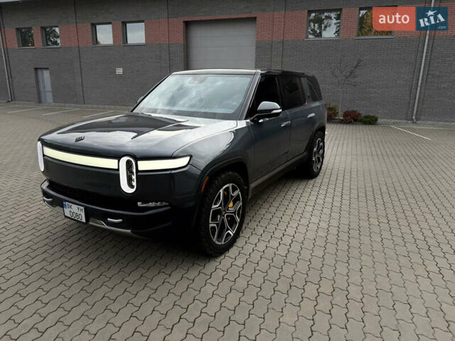 Сірий Rivian R1S, об'ємом двигуна 0 л та пробігом 42 тис. км за 54500 $, фото 6 на Automoto.ua