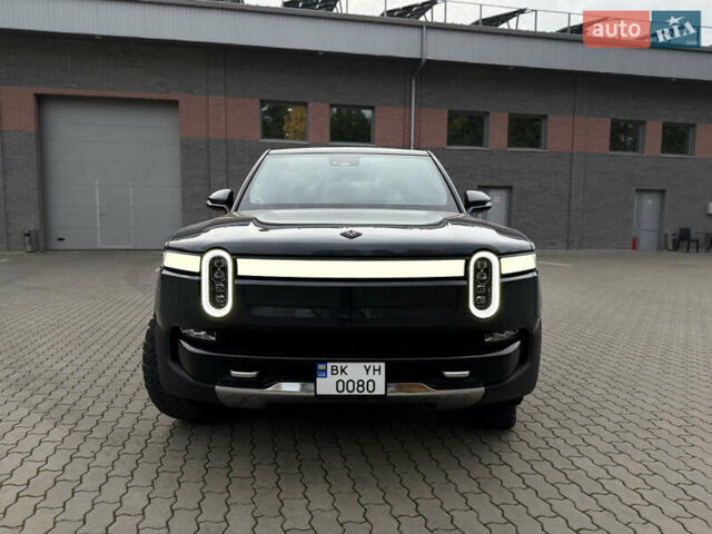 Сірий Rivian R1S, об'ємом двигуна 0 л та пробігом 42 тис. км за 54500 $, фото 3 на Automoto.ua