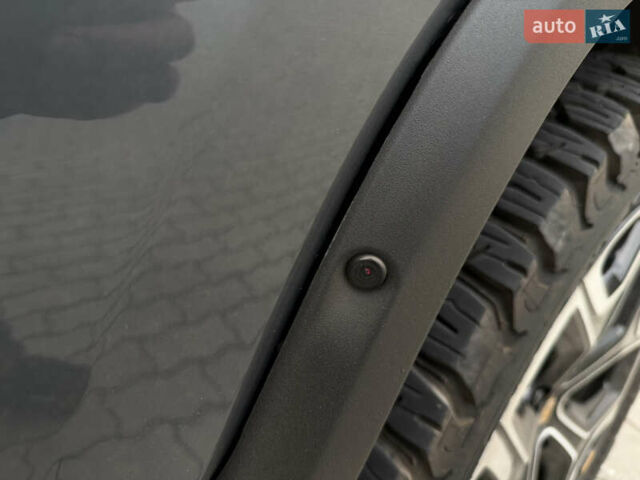 Сірий Rivian R1S, об'ємом двигуна 0 л та пробігом 42 тис. км за 54500 $, фото 12 на Automoto.ua