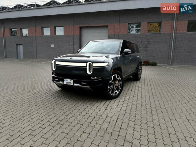 Сірий Rivian R1S, об'ємом двигуна 0 л та пробігом 42 тис. км за 54500 $, фото 1 на Automoto.ua