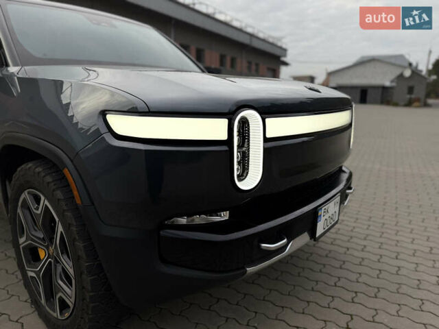 Сірий Rivian R1S, об'ємом двигуна 0 л та пробігом 42 тис. км за 54500 $, фото 16 на Automoto.ua