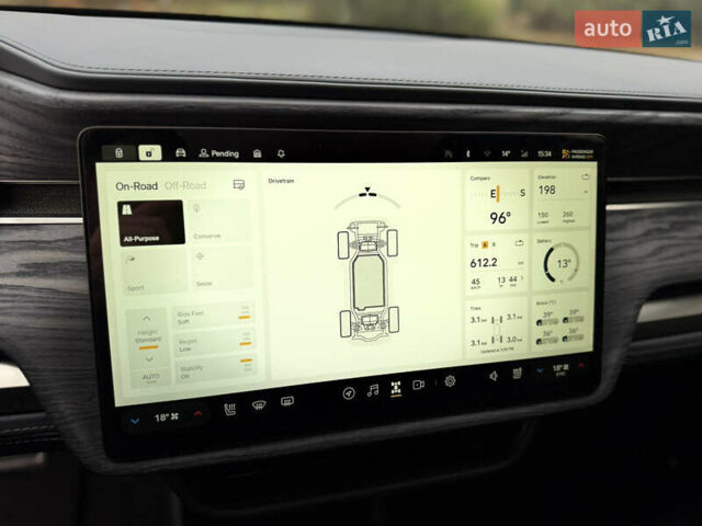 Сірий Rivian R1S, об'ємом двигуна 0 л та пробігом 42 тис. км за 54500 $, фото 20 на Automoto.ua