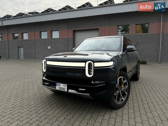 Сірий Rivian R1S, об'ємом двигуна 0 л та пробігом 42 тис. км за 54500 $, фото 2 на Automoto.ua