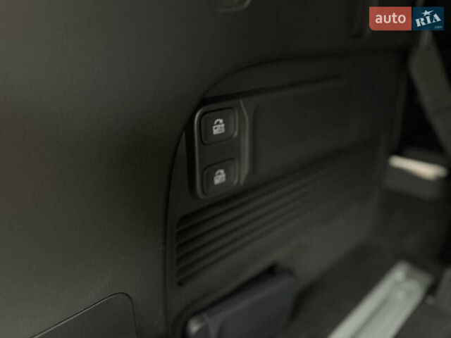 Сірий Rivian R1S, об'ємом двигуна 0 л та пробігом 42 тис. км за 54500 $, фото 33 на Automoto.ua