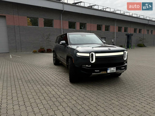 Сірий Rivian R1S, об'ємом двигуна 0 л та пробігом 42 тис. км за 54500 $, фото 4 на Automoto.ua