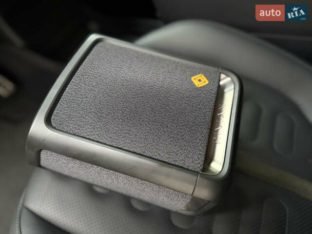 Сірий Rivian R1S, об'ємом двигуна 0 л та пробігом 42 тис. км за 54500 $, фото 31 на Automoto.ua