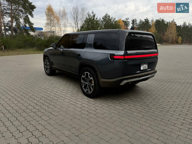 Сірий Rivian R1S, об'ємом двигуна 0 л та пробігом 42 тис. км за 54500 $, фото 7 на Automoto.ua