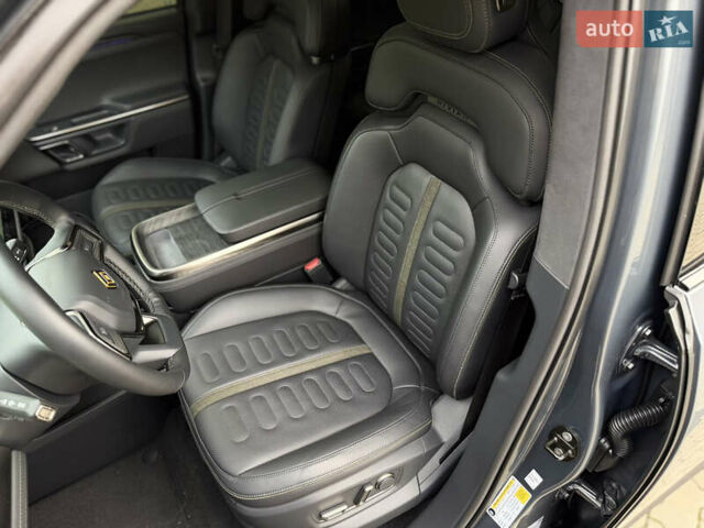 Сірий Rivian R1S, об'ємом двигуна 0 л та пробігом 42 тис. км за 54500 $, фото 19 на Automoto.ua