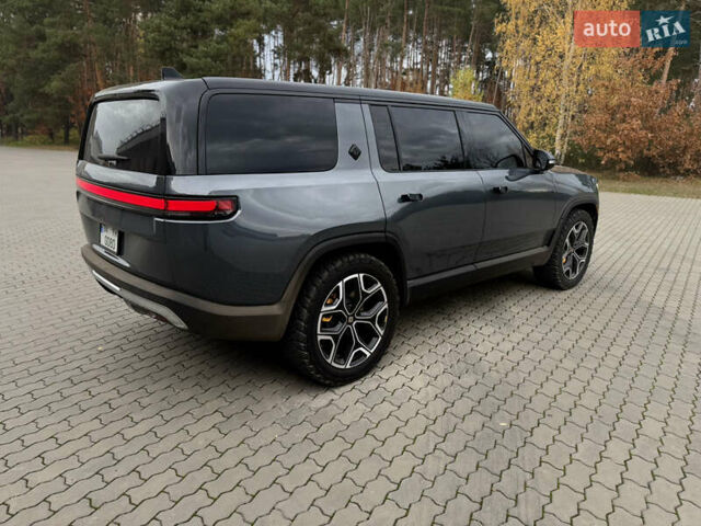 Сірий Rivian R1S, об'ємом двигуна 0 л та пробігом 42 тис. км за 54500 $, фото 11 на Automoto.ua
