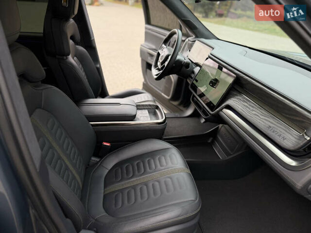 Сірий Rivian R1S, об'ємом двигуна 0 л та пробігом 42 тис. км за 54500 $, фото 24 на Automoto.ua