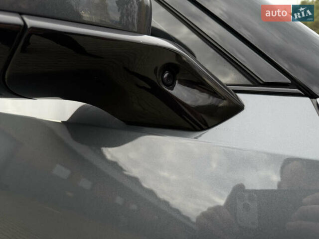 Сірий Rivian R1S, об'ємом двигуна 0 л та пробігом 42 тис. км за 54500 $, фото 13 на Automoto.ua