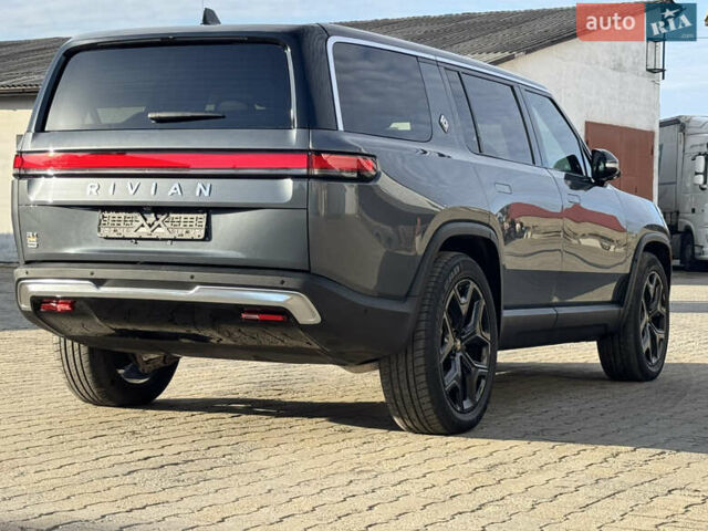 Серый Rivian R1S, объемом двигателя 0 л и пробегом 15 тыс. км за 52000 $, фото 3 на Automoto.ua