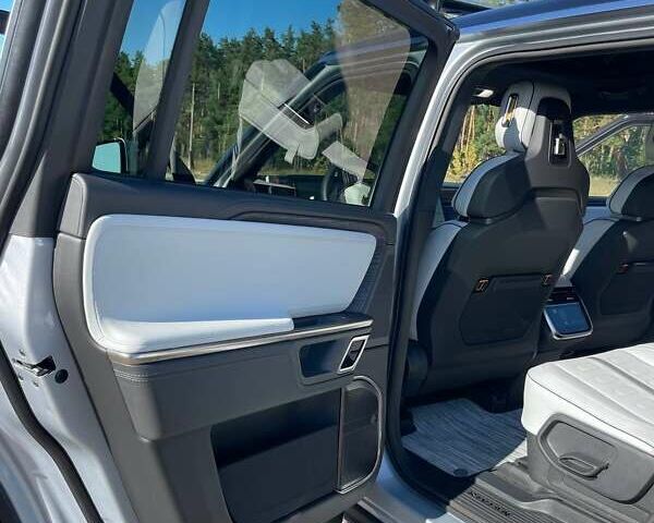 Сірий Rivian R1S, об'ємом двигуна 0 л та пробігом 2 тис. км за 47500 $, фото 29 на Automoto.ua