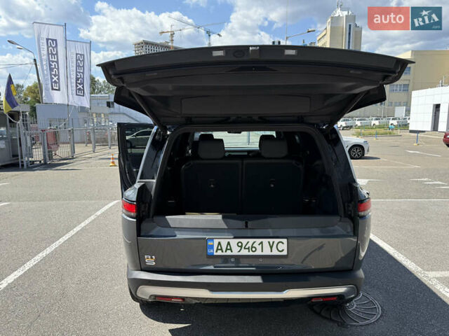 Серый Rivian R1S, объемом двигателя 0 л и пробегом 22 тыс. км за 49999 $, фото 16 на Automoto.ua