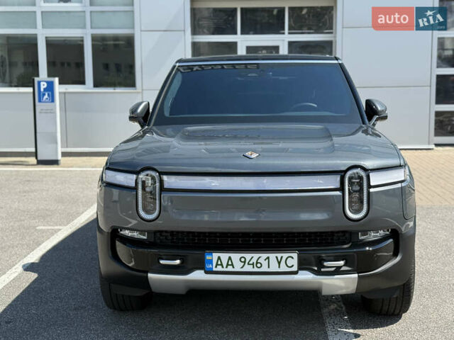 Серый Rivian R1S, объемом двигателя 0 л и пробегом 22 тыс. км за 49999 $, фото 1 на Automoto.ua
