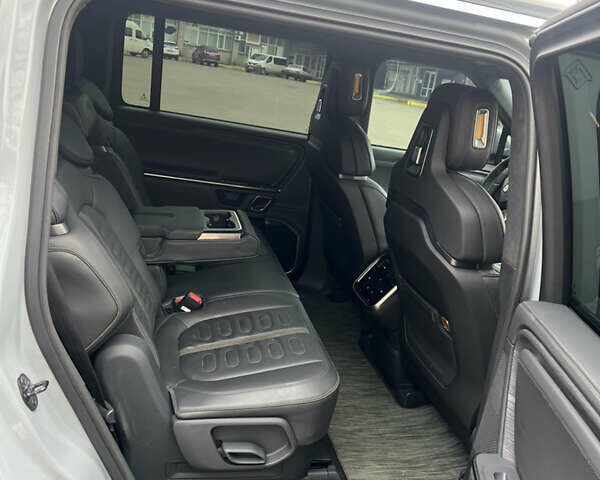 Серый Rivian R1S, объемом двигателя 0 л и пробегом 13 тыс. км за 57000 $, фото 9 на Automoto.ua