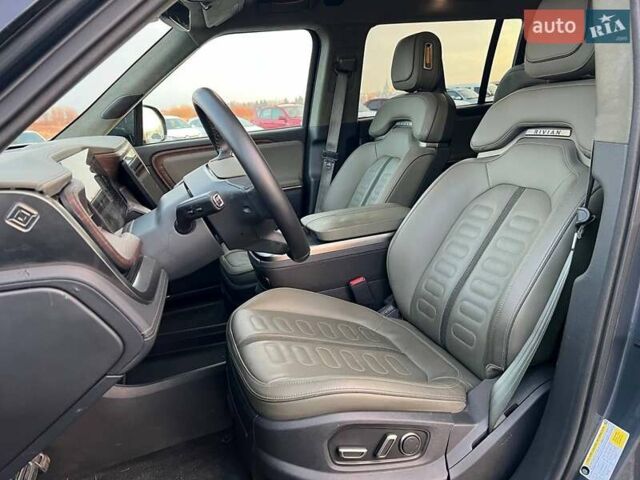Серый Rivian R1S, объемом двигателя 0 л и пробегом 29 тыс. км за 57490 $, фото 18 на Automoto.ua
