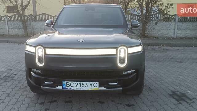 Серый Rivian R1S, объемом двигателя 0 л и пробегом 18 тыс. км за 47000 $, фото 4 на Automoto.ua