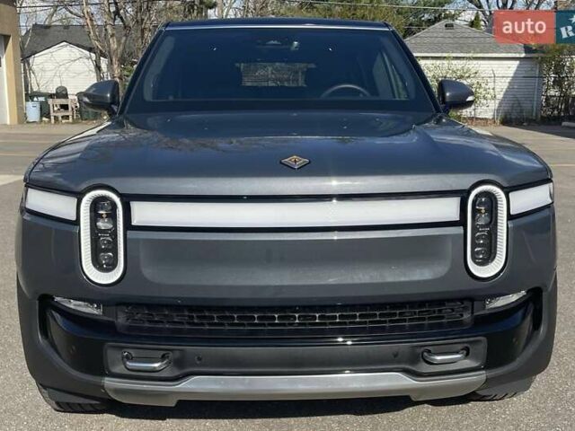Серый Rivian R1S, объемом двигателя 0 л и пробегом 13 тыс. км за 70000 $, фото 1 на Automoto.ua