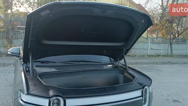 Серый Rivian R1S, объемом двигателя 0 л и пробегом 18 тыс. км за 47000 $, фото 23 на Automoto.ua