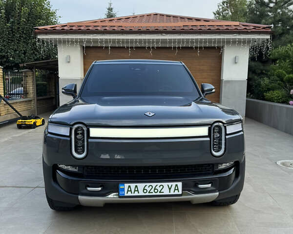 Серый Rivian R1S, объемом двигателя 0 л и пробегом 17 тыс. км за 82500 $, фото 32 на Automoto.ua