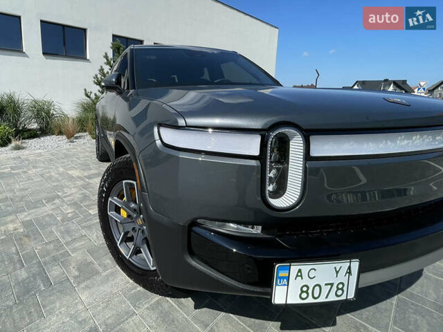 Серый Rivian R1S, объемом двигателя 0 л и пробегом 21 тыс. км за 58000 $, фото 2 на Automoto.ua