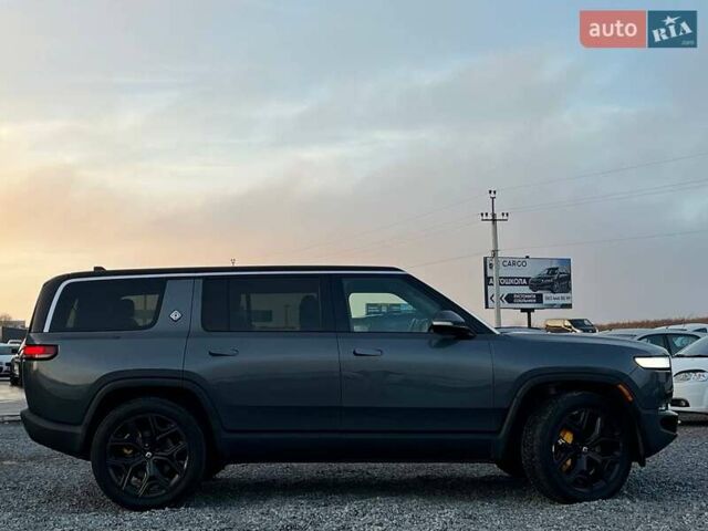Серый Rivian R1S, объемом двигателя 0 л и пробегом 29 тыс. км за 57490 $, фото 8 на Automoto.ua