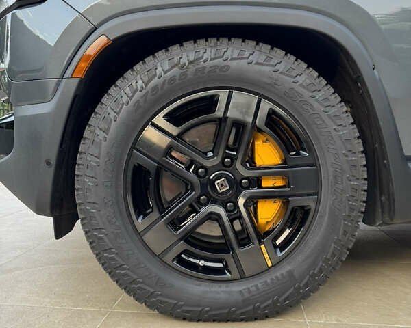 Серый Rivian R1S, объемом двигателя 0 л и пробегом 17 тыс. км за 82500 $, фото 18 на Automoto.ua