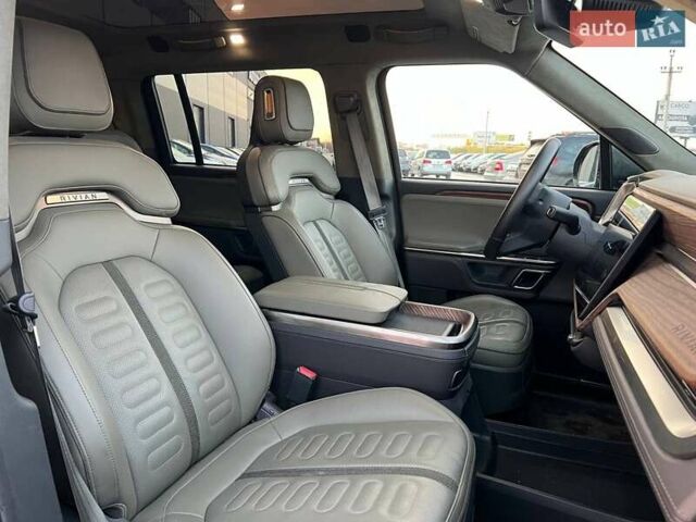 Серый Rivian R1S, объемом двигателя 0 л и пробегом 29 тыс. км за 57490 $, фото 44 на Automoto.ua
