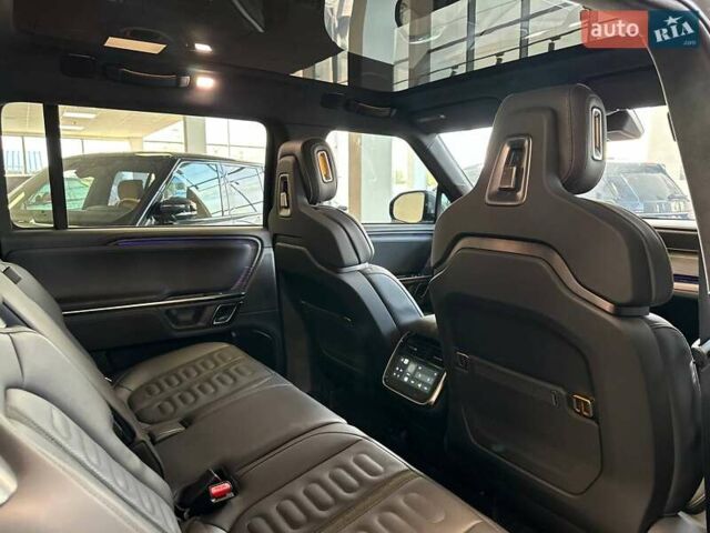 Серый Rivian R1S, объемом двигателя 0 л и пробегом 8 тыс. км за 80000 $, фото 12 на Automoto.ua