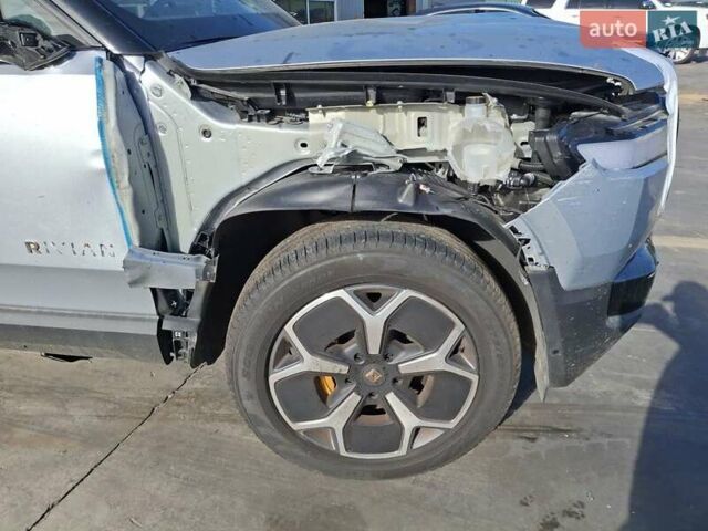 Сірий Rivian R1S, об'ємом двигуна 0 л та пробігом 13 тис. км за 32100 $, фото 19 на Automoto.ua
