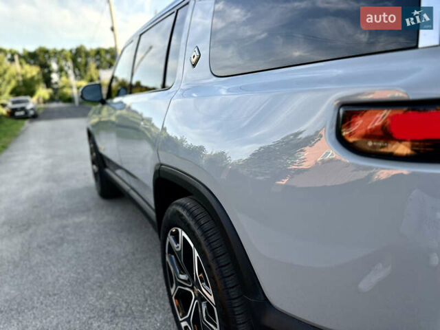Серый Rivian R1S, объемом двигателя 0 л и пробегом 12 тыс. км за 51700 $, фото 14 на Automoto.ua