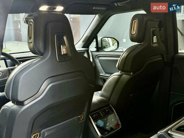 Серый Rivian R1S, объемом двигателя 0 л и пробегом 13 тыс. км за 49000 $, фото 12 на Automoto.ua
