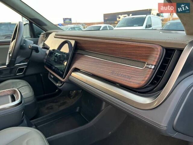 Серый Rivian R1S, объемом двигателя 0 л и пробегом 29 тыс. км за 57490 $, фото 46 на Automoto.ua