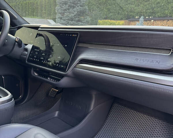 Серый Rivian R1S, объемом двигателя 0 л и пробегом 17 тыс. км за 82500 $, фото 40 на Automoto.ua