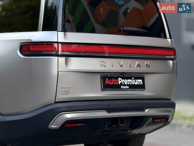 Серый Rivian R1S, объемом двигателя 0 л и пробегом 13 тыс. км за 49000 $, фото 7 на Automoto.ua