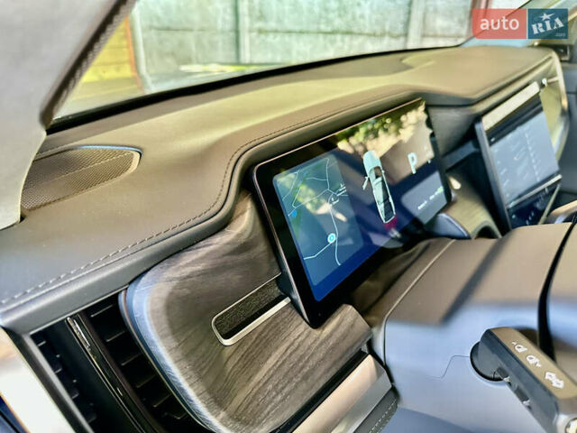Серый Rivian R1S, объемом двигателя 0 л и пробегом 12 тыс. км за 51700 $, фото 55 на Automoto.ua