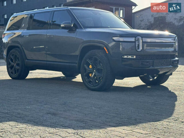 Серый Rivian R1S, объемом двигателя 0 л и пробегом 15 тыс. км за 52000 $, фото 1 на Automoto.ua