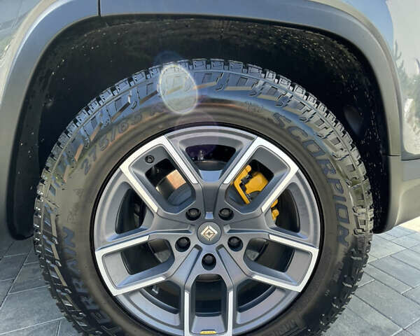 Серый Rivian R1S, объемом двигателя 0 л и пробегом 21 тыс. км за 58000 $, фото 15 на Automoto.ua