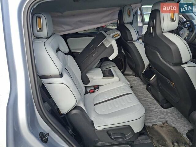 Сірий Rivian R1S, об'ємом двигуна 0 л та пробігом 13 тис. км за 32100 $, фото 5 на Automoto.ua