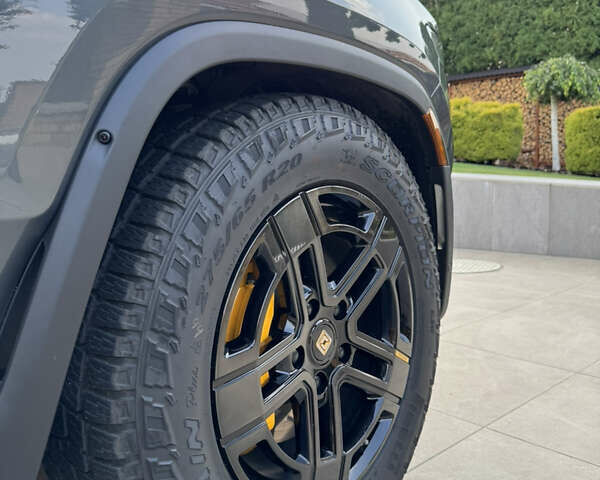 Серый Rivian R1S, объемом двигателя 0 л и пробегом 17 тыс. км за 82500 $, фото 8 на Automoto.ua