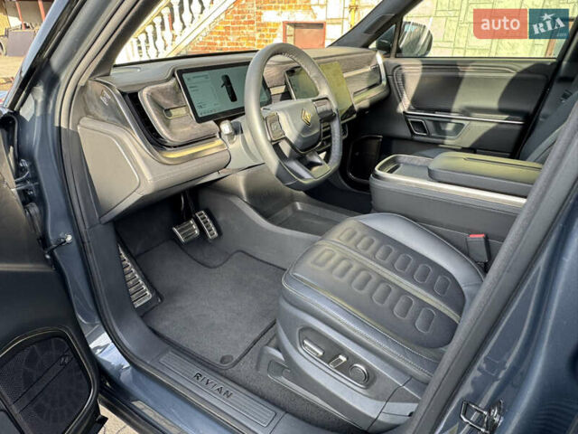 Серый Rivian R1S, объемом двигателя 0 л и пробегом 15 тыс. км за 52000 $, фото 18 на Automoto.ua