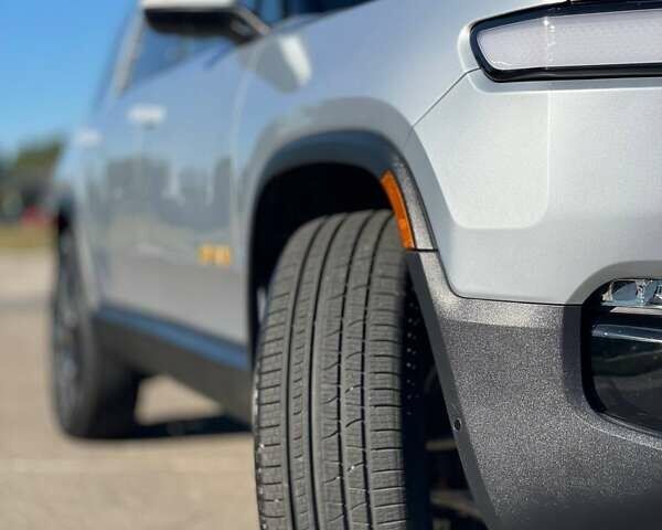 Сірий Rivian R1S, об'ємом двигуна 0 л та пробігом 2 тис. км за 47500 $, фото 20 на Automoto.ua