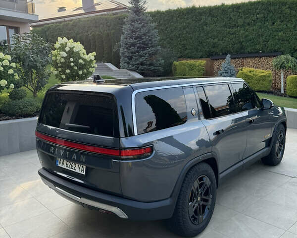 Серый Rivian R1S, объемом двигателя 0 л и пробегом 17 тыс. км за 82500 $, фото 17 на Automoto.ua