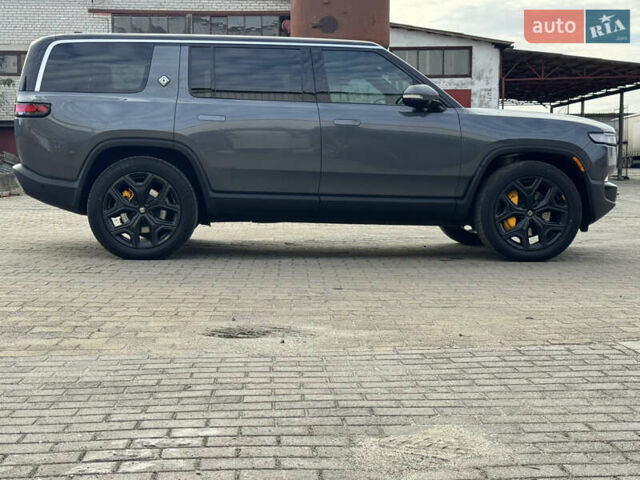 Серый Rivian R1S, объемом двигателя 0 л и пробегом 15 тыс. км за 52000 $, фото 6 на Automoto.ua