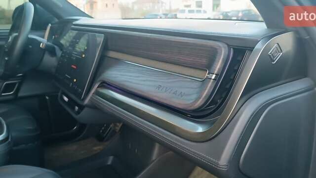 Серый Rivian R1S, объемом двигателя 0 л и пробегом 18 тыс. км за 47000 $, фото 22 на Automoto.ua