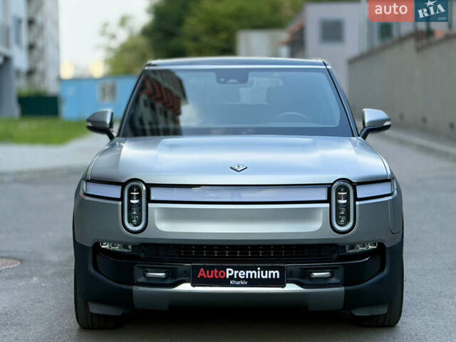 Серый Rivian R1S, объемом двигателя 0 л и пробегом 13 тыс. км за 49000 $, фото 2 на Automoto.ua