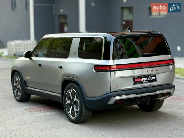 Серый Rivian R1S, объемом двигателя 0 л и пробегом 13 тыс. км за 49000 $, фото 4 на Automoto.ua