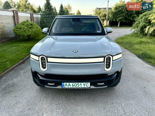 Серый Rivian R1S, объемом двигателя 0 л и пробегом 12 тыс. км за 51700 $, фото 4 на Automoto.ua